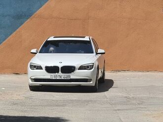 BMW 750, 4.4 L, 2009 il, 223 000 km