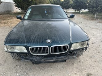 BMW 735, 3.5 L, 1998 il, 282 800 km